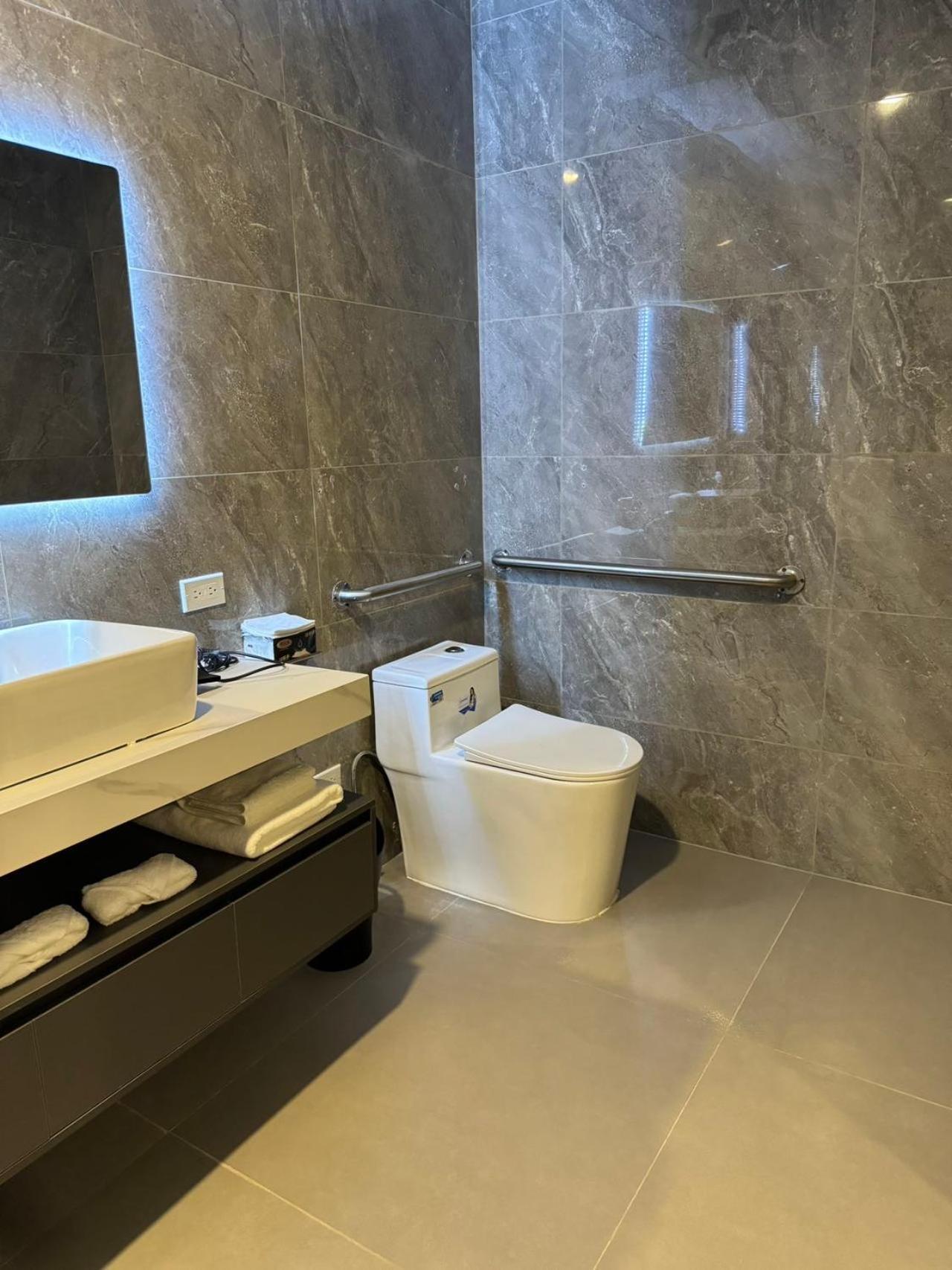 Water Bay Hotel Saipan ガラパン エクステリア 写真